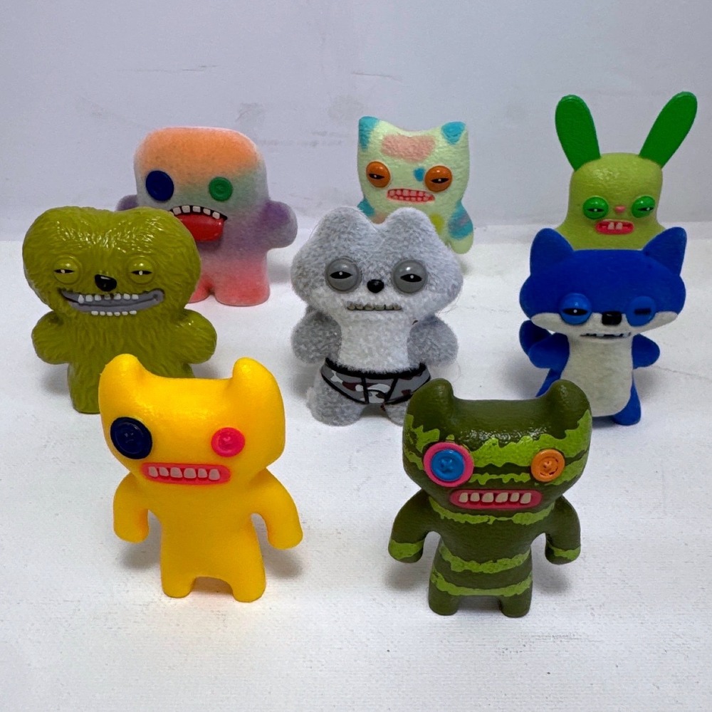 "Zuru Fuggler 2.5" Mini Vinyl Figures 7 Monster Toys Pre-owned
Flocked/textured
